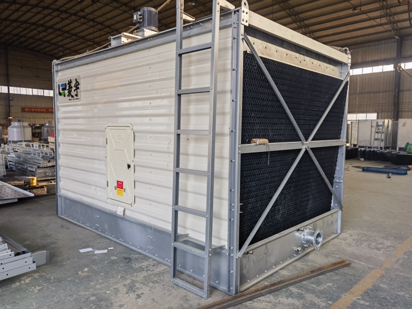 洛阳菱宇方形横流式钣金冷却塔安装完毕