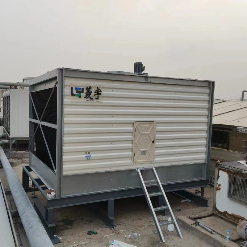 河南省周口市菱宇LYH--200T方形横流式钣金冷却塔安装到位