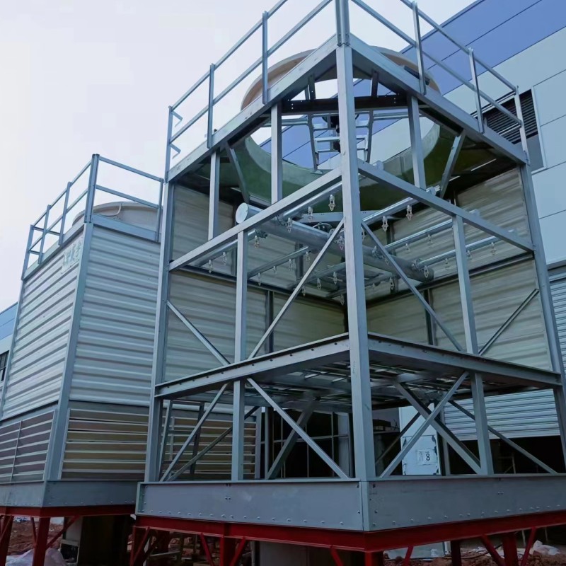 浙江菱宇两台方形逆流式钣金冷却塔加夜班安装完成 浙江菱宇两台方形逆流式钣金冷却塔加夜班安装完成