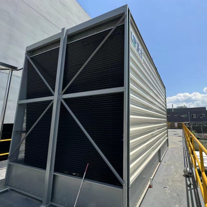 郑州菱宇方形横流式钣金冷却塔送达安徽菱宇冷却塔客户现场