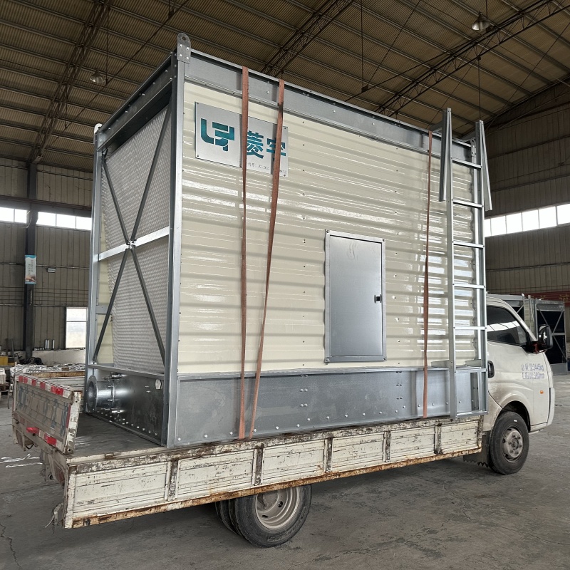 河南开封菱宇方形横流式高温型钣金冷却塔整体运输到客户现场 河南开封菱宇方形横流式高温型钣金冷却塔整体运输到客户现场