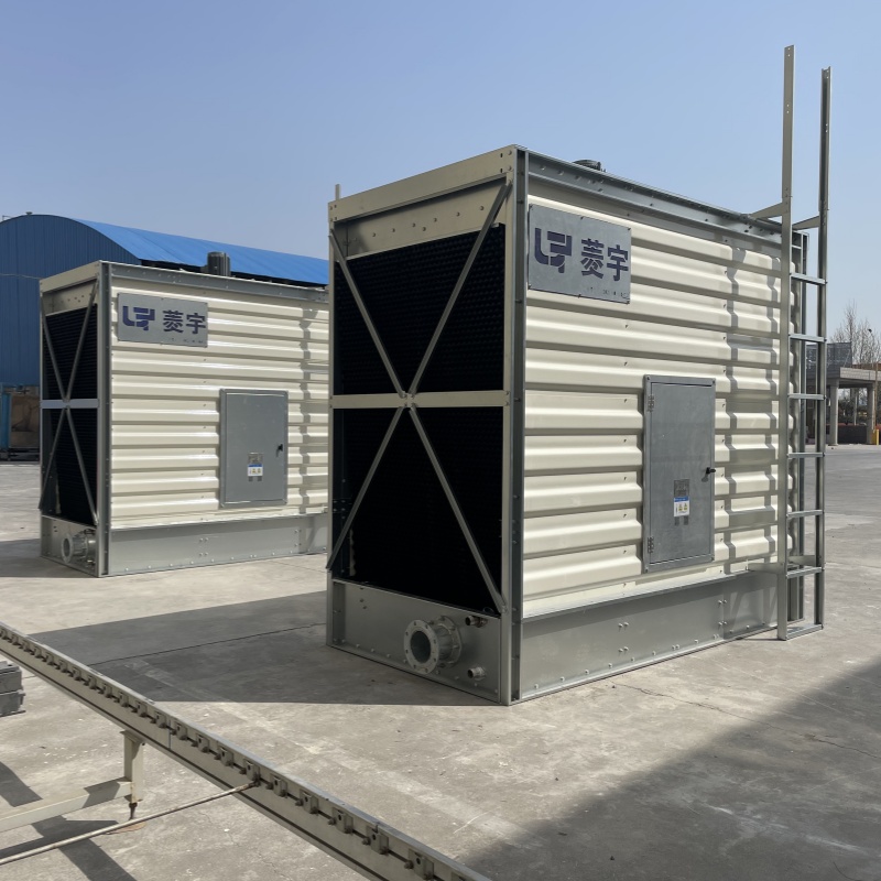 河南新乡菱宇两台小型方形横流式钣金冷却塔安装完成 河南新乡菱宇两台小型方形横流式钣金冷却塔安装完成