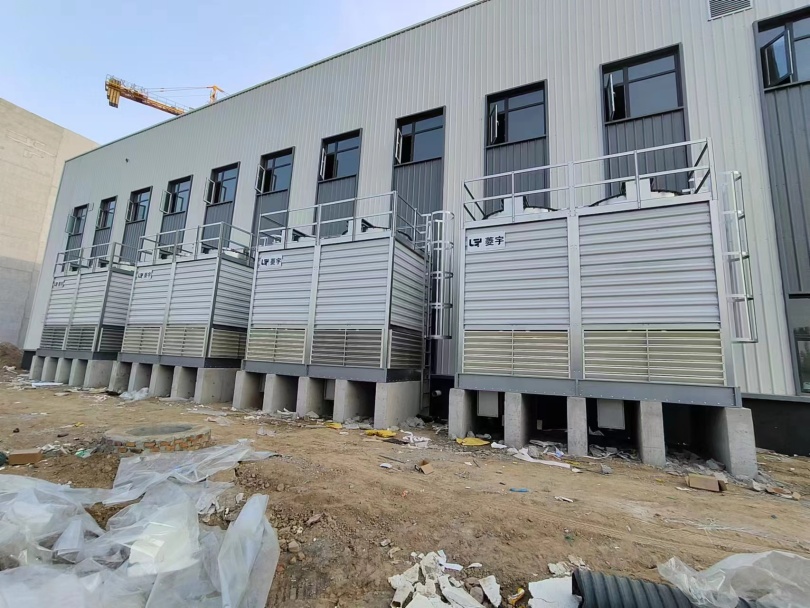 河南新乡菱宇方形逆流式钣金冷却塔安装到位 河南新乡菱宇方形逆流式钣金冷却塔安装到位