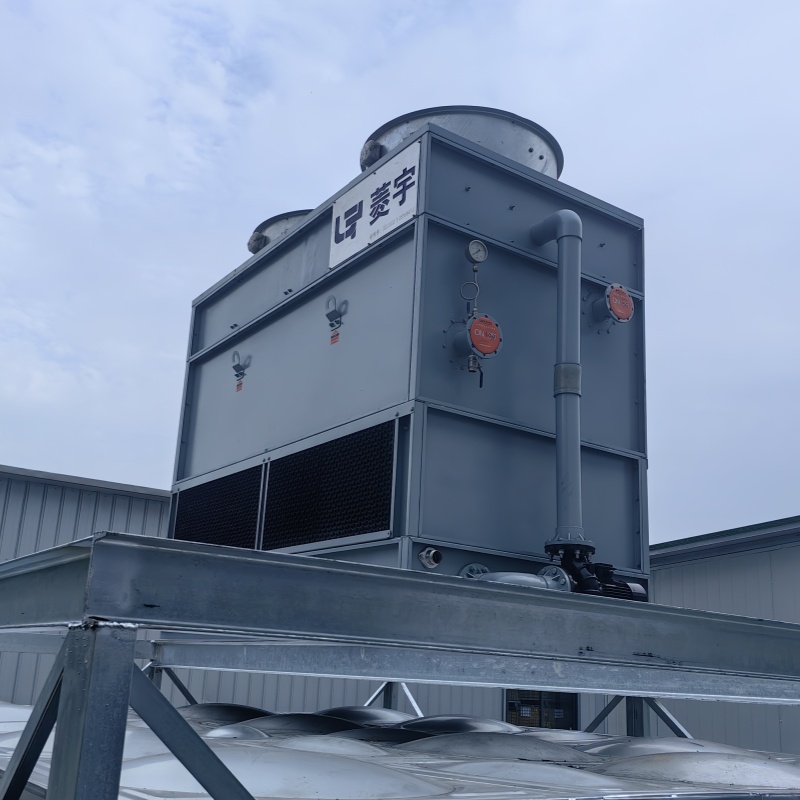 湖北武汉菱宇方形逆流闭式冷却塔整机出货