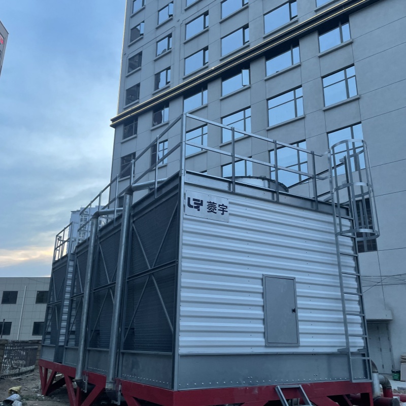 河南周口菱宇组合式与单体方形横流式钣金冷却塔组装到位 河南周口菱宇组合式与单体方形横流式钣金冷却塔组装到位