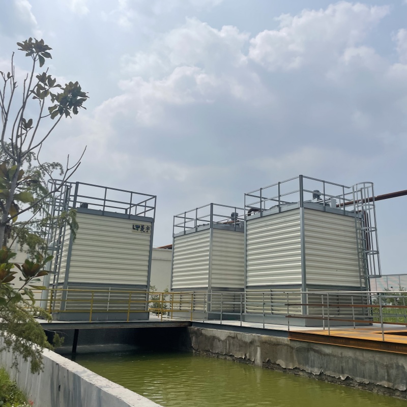 河南郑州菱宇无底盆的方形逆流式钣金冷却塔出货到有水池的工厂 河南郑州菱宇无底盆的方形逆流式钣金冷却塔出货到有水池的工厂