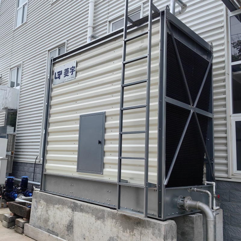 菱宇小型号方形横流式钣金冷却塔工地的实际介绍 菱宇小型号方形横流式钣金冷却塔工地的实际介绍