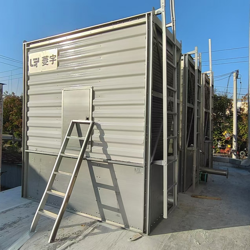 河南郑州菱宇自带水箱(加高底盆)的方形横流式钣金冷却塔安装到位 河南郑州菱宇自带水箱(加高底盆)的方形横流式钣金冷却塔安装到位