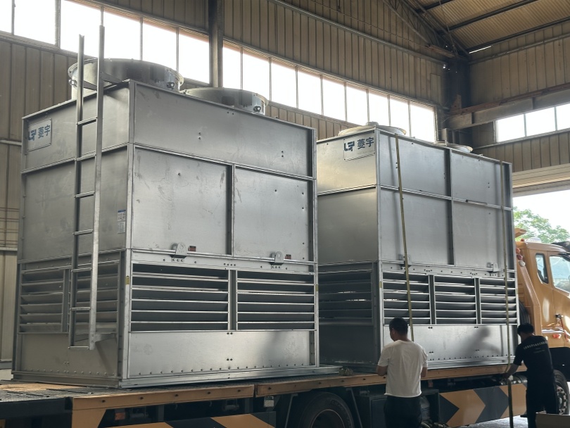 陕西西安菱宇方形逆流闭式冷却塔整机出货,出发送达客户现场